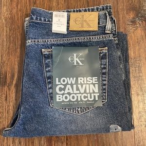NWT Junior/Women’s Calvin Klein Slim Fit Bootleg Jeans Color Dark Sandblast sz 9